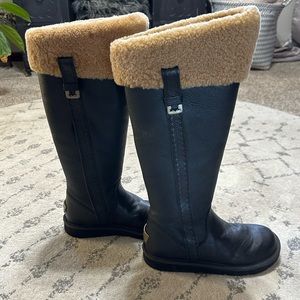UGG Leather/Shearling Boot Size 7